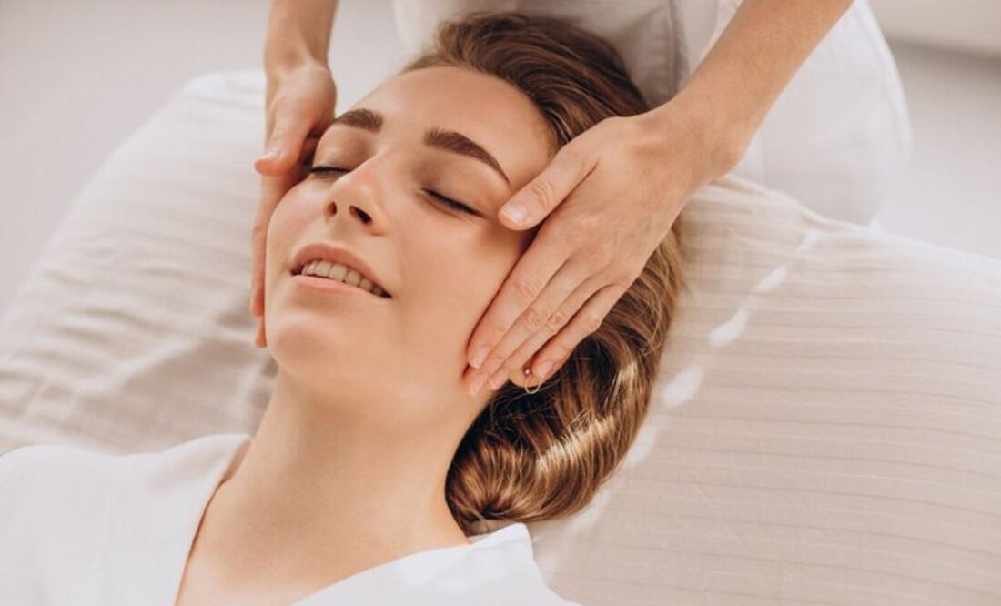 La reflexología facial posee múltiples beneficios. Fuente: Freepik.