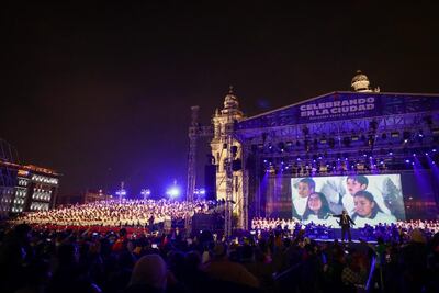 Magno Coro cautiva a miles de asistentes a concierto en el Zócalo de la CDMX