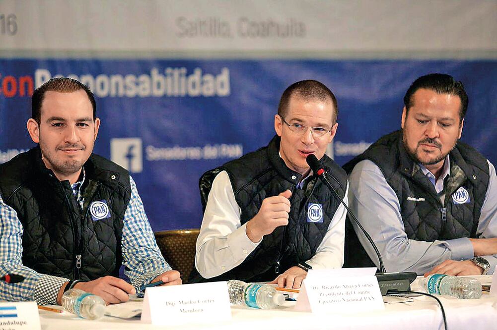 En la octava reunión plenaria de senadores del PAN, el presidente de ese partido, Ricardo Anaya Cortés (centro) negó que haya existido un supuesto acuerdo para que su antecesor, Gustavo Madero Muñoz (CUARTOSCURO)