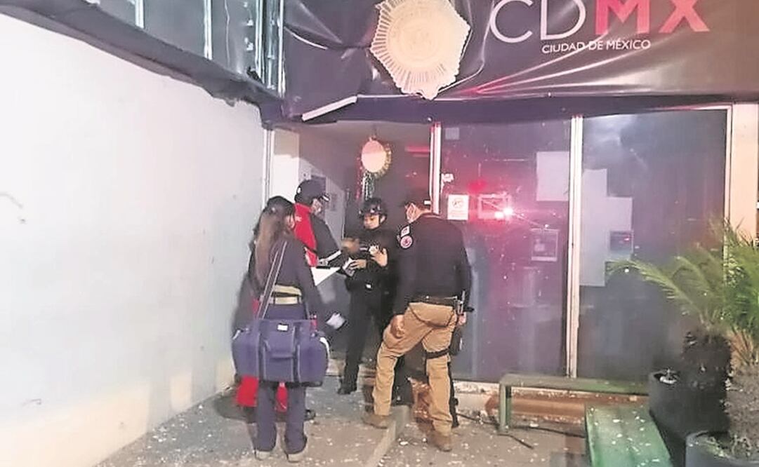 La madrugada del sábado, hombres en moto arrojaron un explosivo al módulo Ricardo Flores Magón; dos policías resultaron heridos.