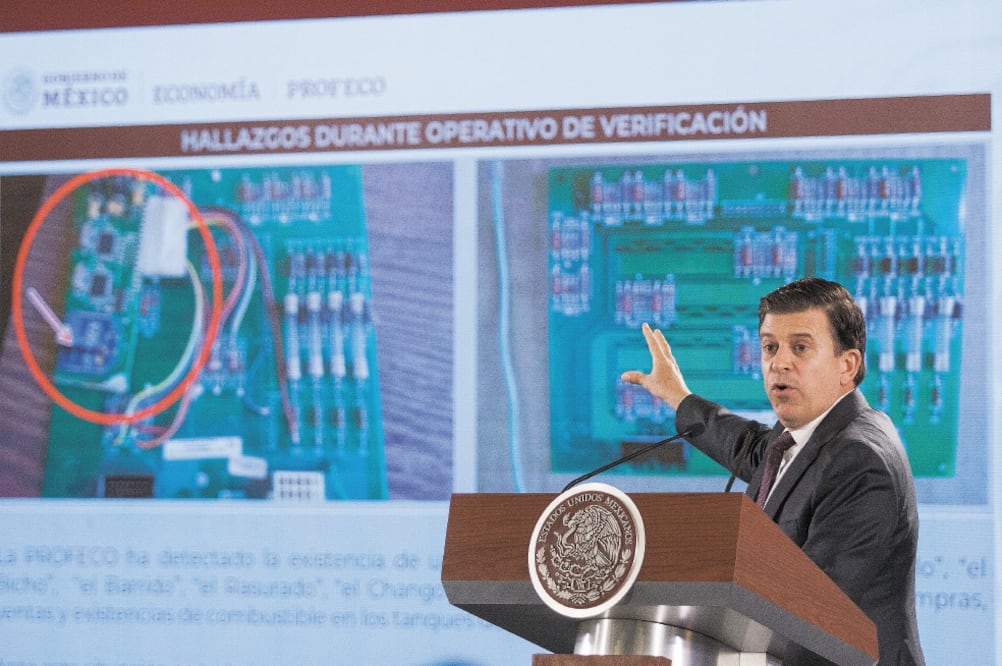 Señalamiento. Se llama “rastrillo” porque le dan su “rasurada” a uno o dos litros por cada 20, indicó Ricardo Sheffield, titular de la Profeco. Foto: ARCHIVO EL UNIVERSAL