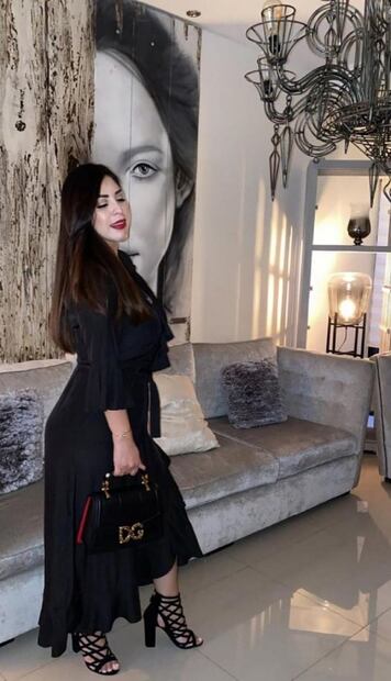 Cuánto cuesta el lujoso mini bolso de la mamá de Nodal