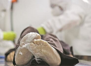 Embalsamadores extreman equipo de protección