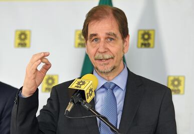 Continúa el saqueo de Pemex, asegura Basave