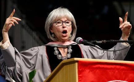 Rita Moreno pronuncia discurso a ritmo de rap
