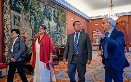 Gobernador presenta ventajas a automotrices