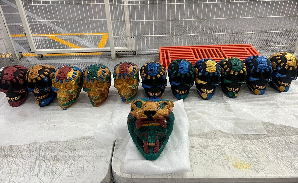 Guardia Nacional incauta calaveras rellenas de droga en Aeropuerto de Querétaro. Foto: Especial