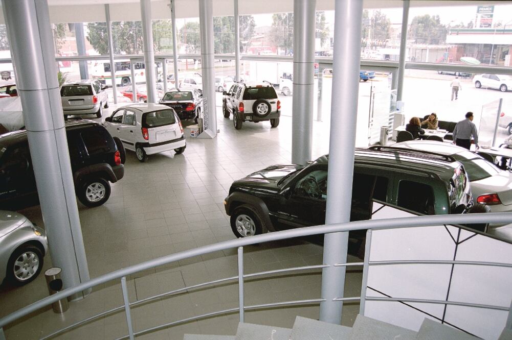 El Gobierno de la Ciudad de México advirtió que a partir de la próxima semana iniciará auditorías a las agencias automotrices. (ARCHIVO EL UNIVERSAL)