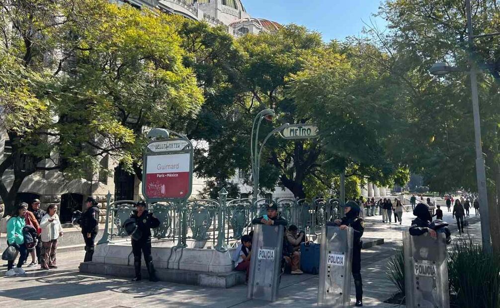 Elementos de seguridad resguardan Bellas Artes (26/12/2024). Foto: Berenice Fregoso / El universal