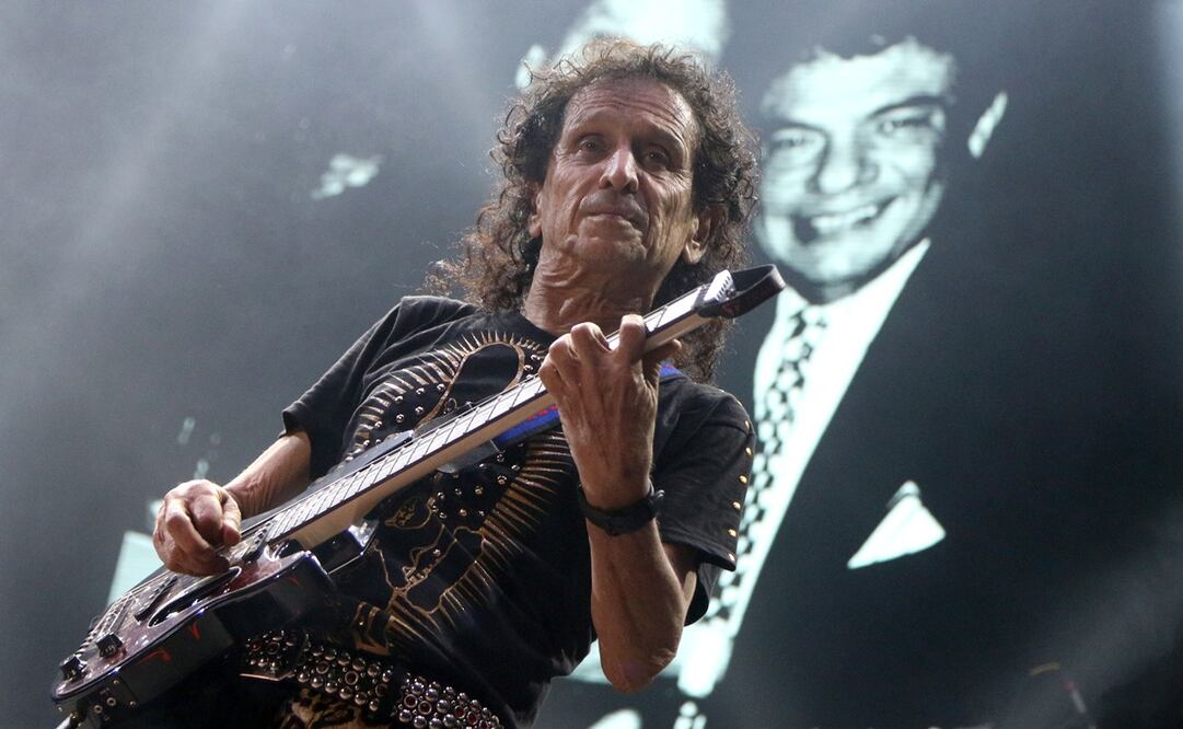 Alex Lora es un rockero conservador: AMLO