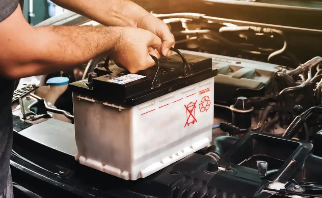 El tiempo de vida de una batería puede extenderse con el mantenimiento adecuado. Foto: Freepik