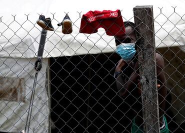 Personas viven descuidos en asilos y cárceles durante pandemia, acusan especialistas