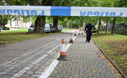 Ataque con cuchillo en abadía de Polonia deja un sacerdote muerto y 5 heridos; clérigos se interpusieron entre atacante y visitantes