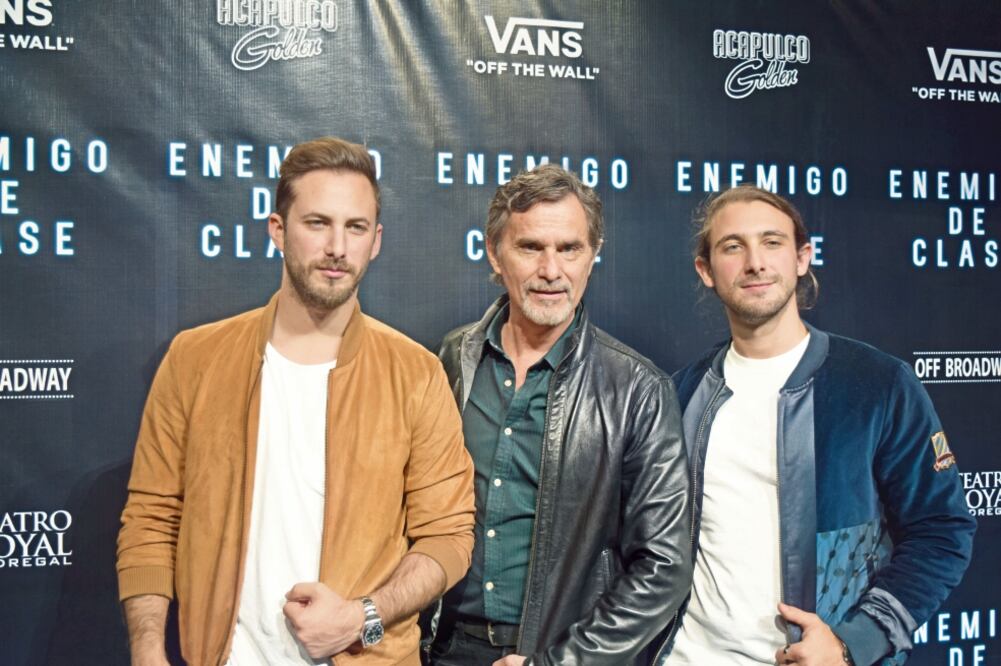 Sebastián, Humberto, y Emiliano Zurita en una obra que es una crítica social con tintes de comedia, según el director (ANTONIETA RAMOS. EL UNIVERSAL)