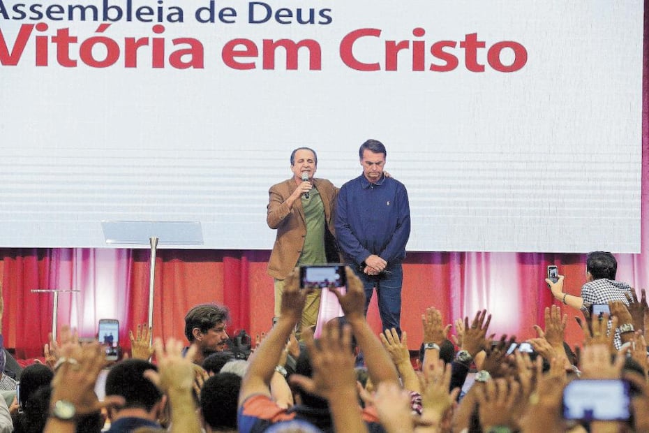 Jair Bolsonaro fortaleció su alianza con sectores evangélicos durante su carrera presidencial. Aunque se mantuvo como católico, fue bautizado en el río Jordán por un pastor y convirtió ese acercamiento en una de las bases de su respaldo político. Crédito: Alexandre Cassiano