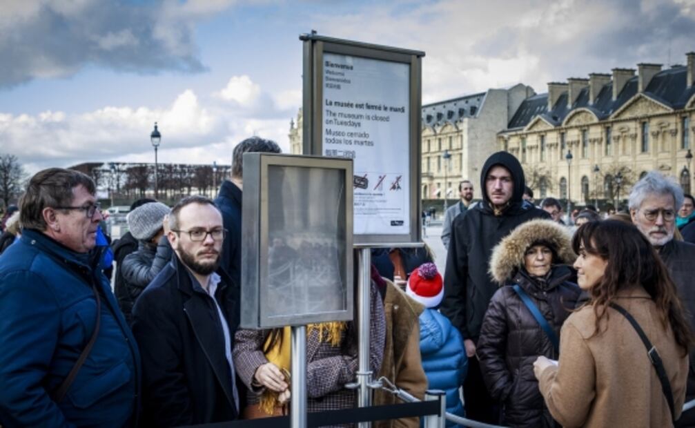 Museo Louvre cierra por protesta de empleados