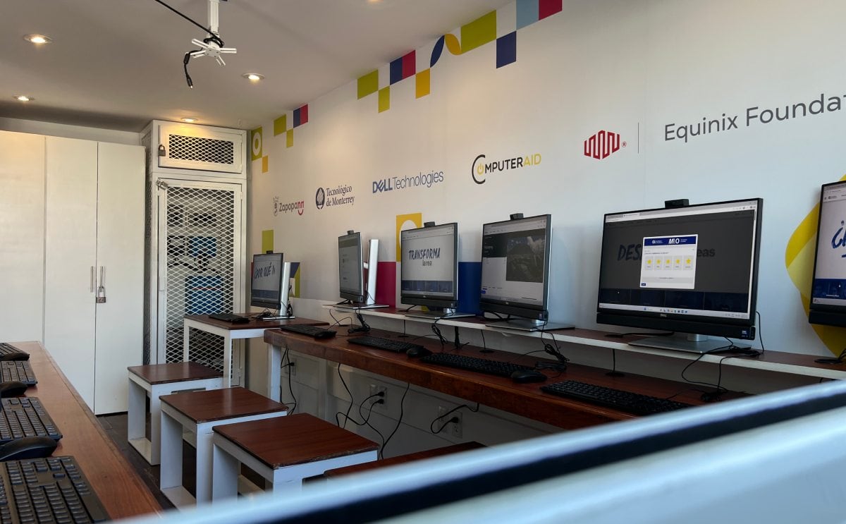 Abren centros de inclusi&oacute;n digital con sistema de paneles solares