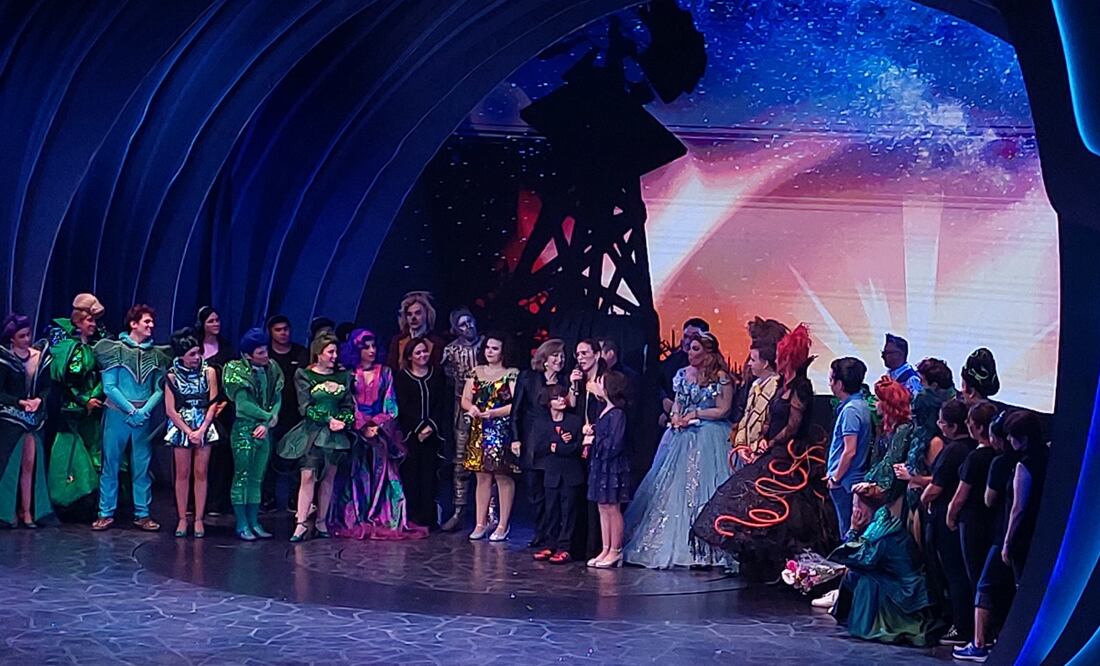 En la imagen se aprecia al elenco de "El Mago" y a Lucerito Mijares y Angélica Vale. Foto: Sughey Baños/EL UNIVERSAL.