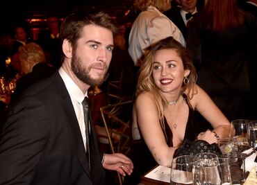 Miley Cyrus y Liam Hemsworth hacen primera aparición como esposos