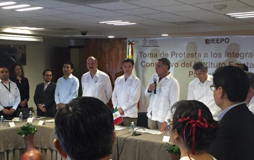 El titular de la SEP, Aurelio Nuño Mayer, asistió a la toma de protesta de los integrantes del Comité Consultivo del IEEPO (Foto: @aurelionuno)