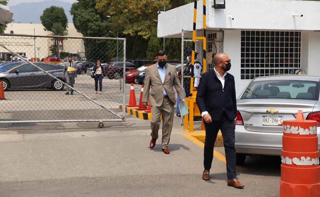 Fernando Benítez, abogado defensor de Juan Araujo, involucrado en un caso de extorsión saliendo de los juzgados del reclusorio Norte, donde se llevó a acabo una audiencia del caso Collado. Foto: Germán Espinosa/ EL UNIVERSAL
