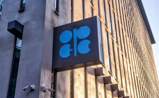 Consumo mundial de petróleo superó los 105 millones de barriles diarios en 2025; industria "evoluciona a un ritmo trepidante": OPEP