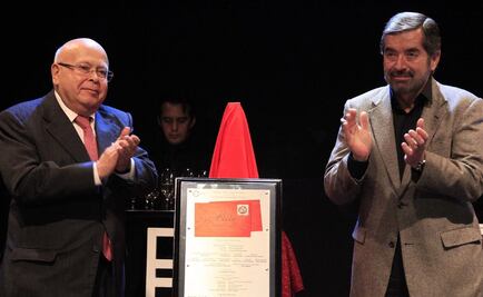 "Sra. Klein" devela placa con padrinos de lujo