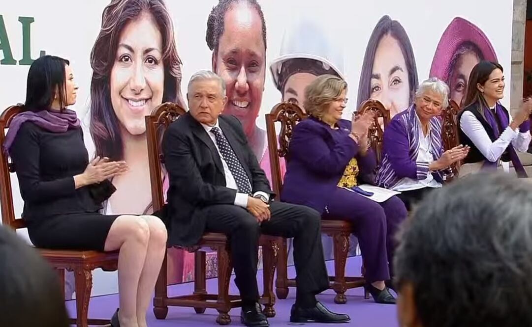López Obrador es acompañado por las mujeres de su gabinete legal y ampliado, así como por Claudia Sheinbaum. Foto: Captura de pantalla