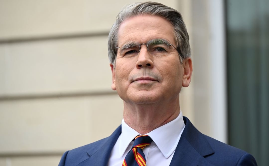 El secretario del Tesoro, Scott Bessent, se dirige a los periodistas durante una conferencia de prensa en la sede de la OCDE, el lunes 16 de marzo de 2026, en París, Francia. Foto: AP
