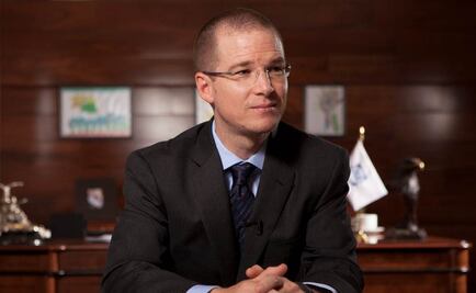 Anaya divide a senadores panistas