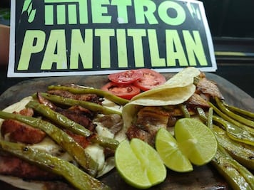 Lánzate a probar estos tacos famosos afuera del Metro