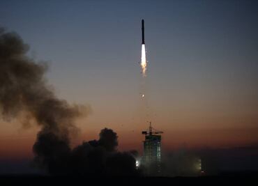 China lanza satélite para buscar materia oscura