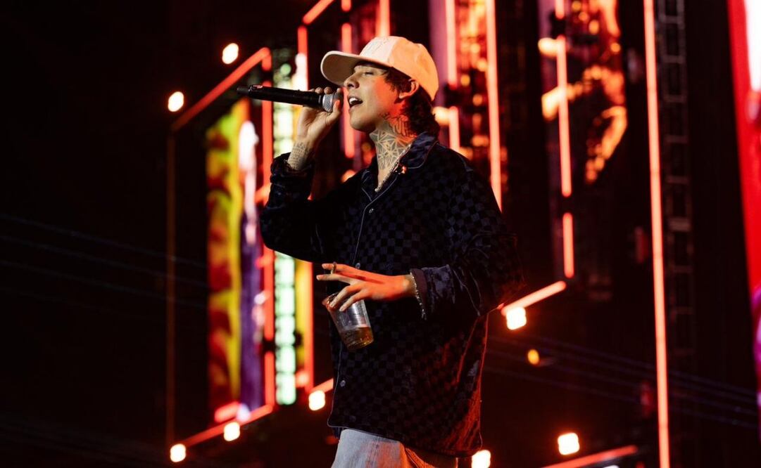 Natanael Cano interpreta un corrido tumbado prohibido en diverso estados durante el Flow Fest 2025. Foto: Hugo Salvador / EL UNIVERSAL