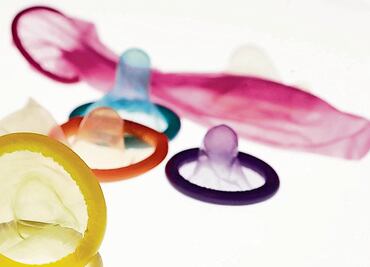 Cofece multa con 112 mdp a cinco proveedores de condones del sector salud