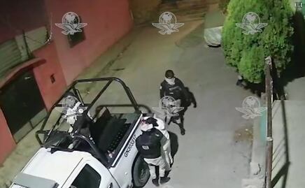 Guardia Nacional investiga video de uniformados que golpean a hombre y manosean a mujer en Ecatepec