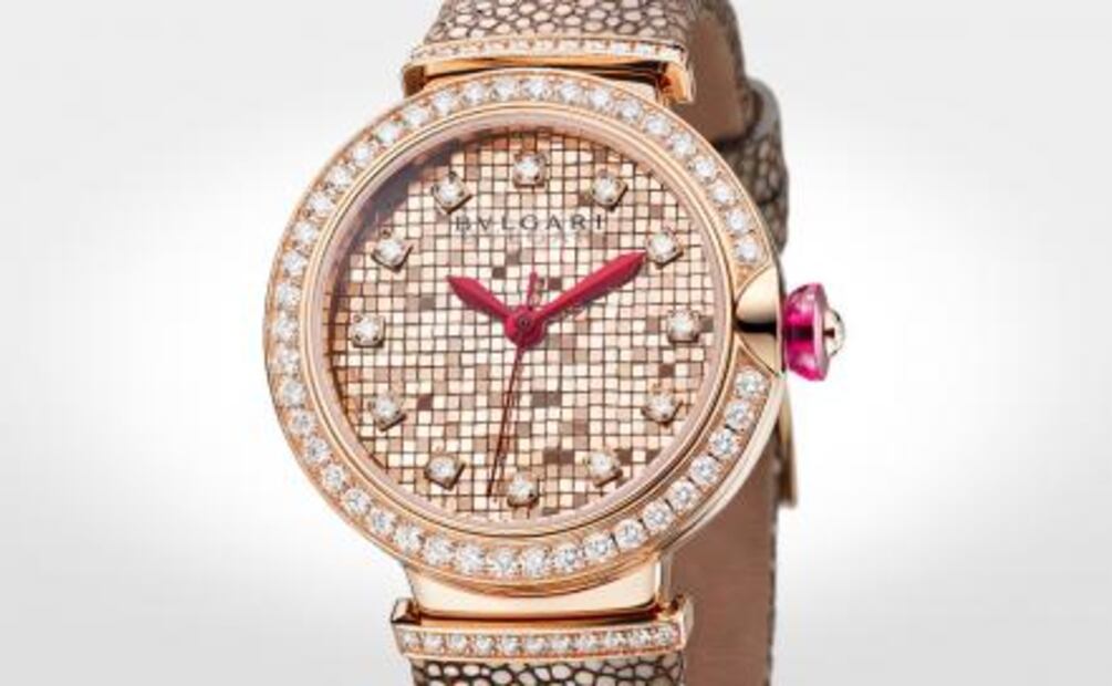 Bvlgari decora la esfera de Lvcea con mosaicos de oro