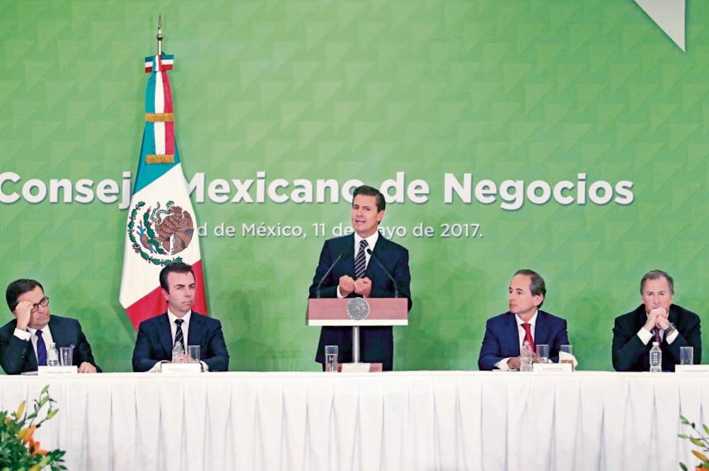 En una reunión con el Consejo Mexicano de Negocios, el presidente Enrique Peña Nieto aseguró que las pequeñas y medianas empresas han encontrado en el país un terreno fértil para crecer. (LUCÍA GODÍNEZ. EL UNIVERSAL)