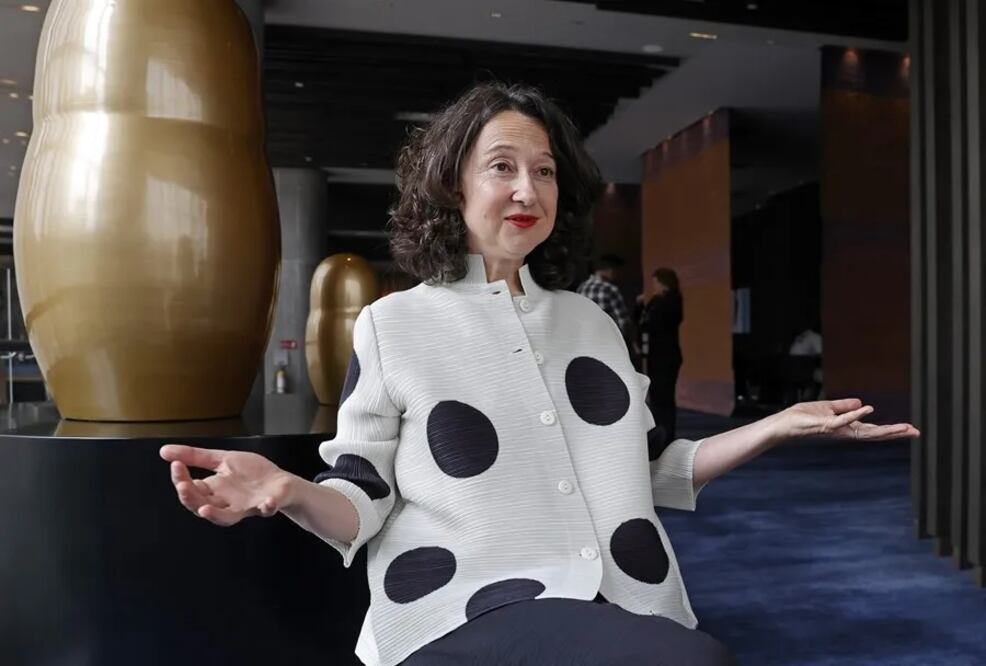 La escritora Muriel Barbery  en Bogotá, Colombia. "Una golosina" es su primera novela publicada en los años 2000. Foto: Mauricio Dueñas Castañeda /EFE