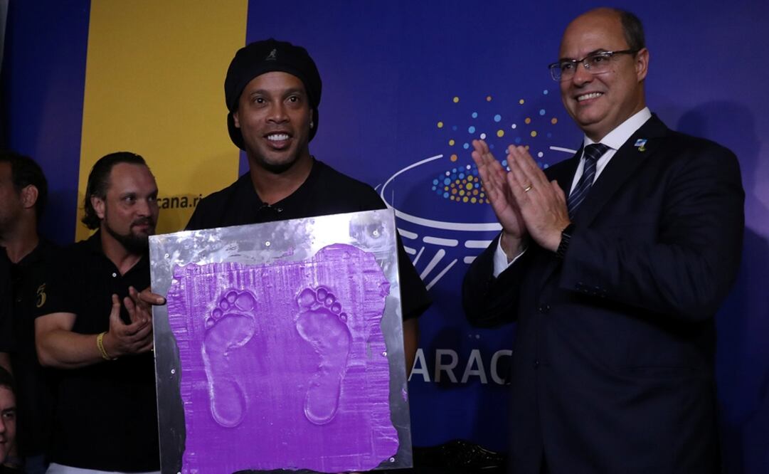 Ronaldinho durante su homenaje en el estadio Maracaná de Brasil FOTO/REUTERS