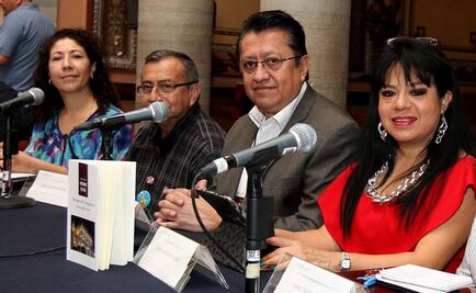 Presentan el libro "Testigos del Cervantino" que reune textos de periodistas