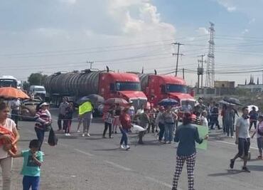 “No se vale que gastemos en pipas”: vecinos de Santa Teresa bloquean carretera Jorobas-Tula por falta de agua