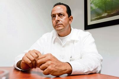 Arturo Bermúdez golpeaba a subalternos