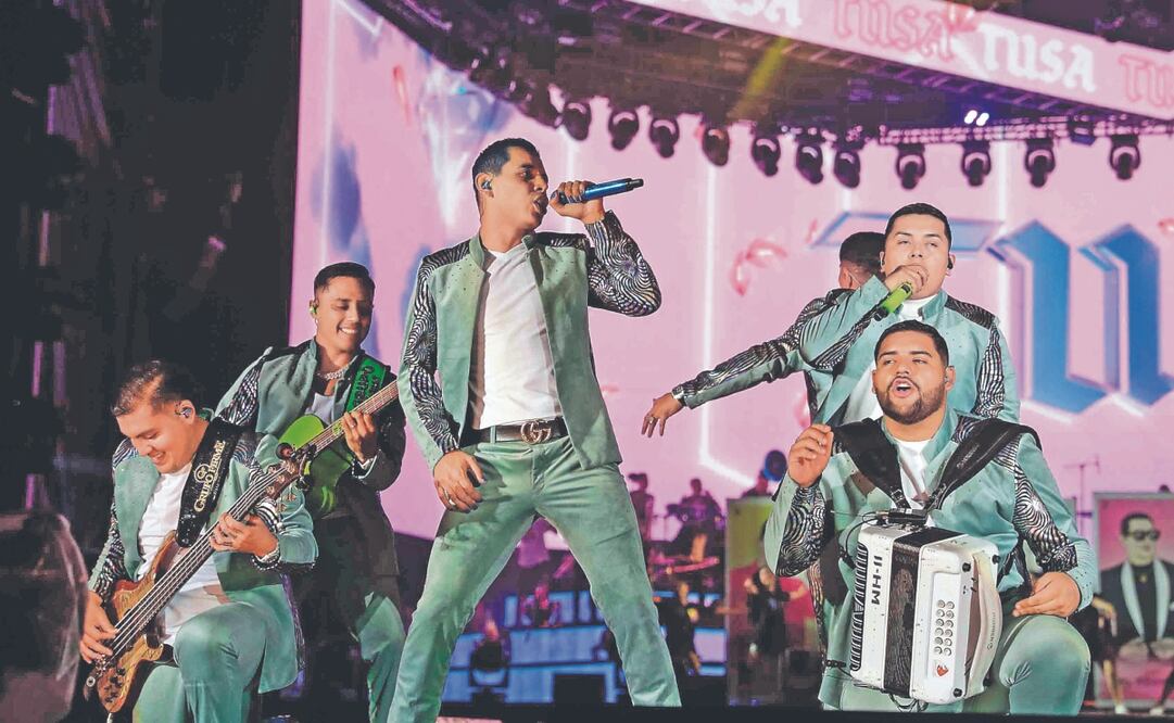 Hace tres años, Grupo Firme fue reconocido desde Palacio Nacional como un símbolo del México alegre, juvenil y popular; ahora, la agrupación tuvo que cancelar sus presentaciones en Estados Unidos por obstáculos migratorios. ARCHIVO EL UNIVERSAL