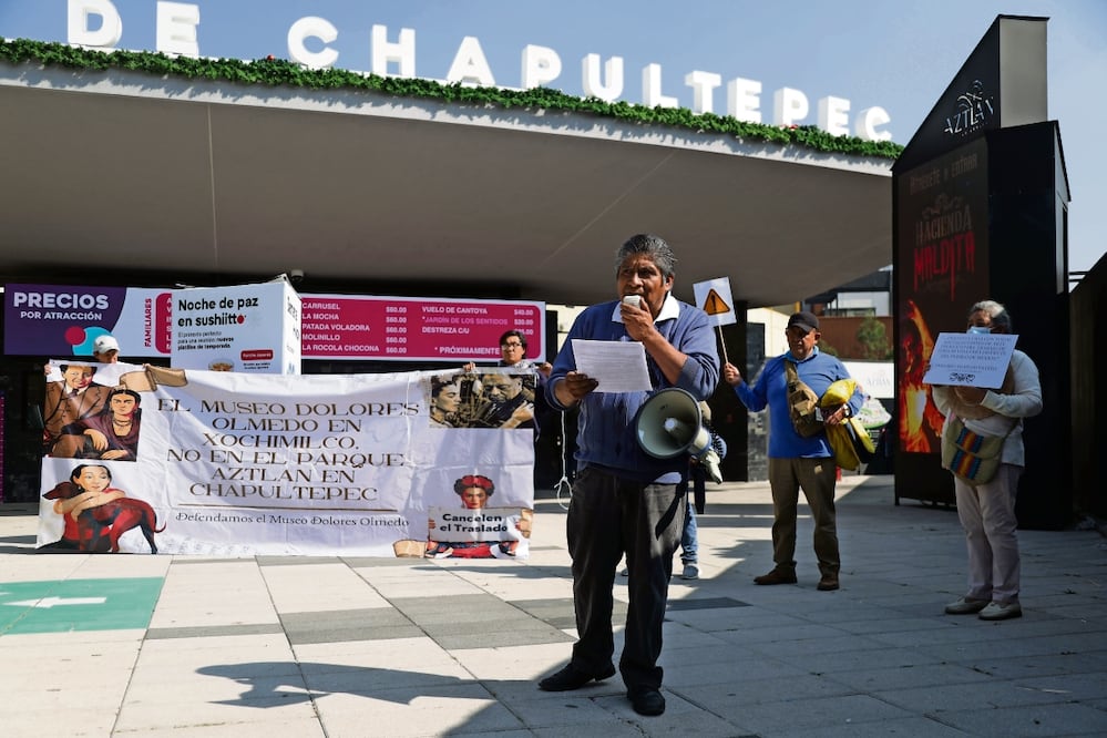 Con letreros de clausura, pancartas y megáfonos, el colectivo hizo la clausura simbólica ayer, afuera de la entrada principal del parque. Fotos: de Carlos Mejía. El Universal