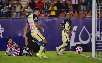 América consigue el triunfo ante el San Luis de manera agónica con polémica incluida