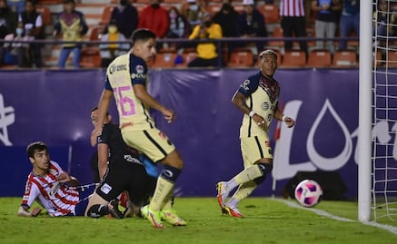 América consigue el triunfo ante el San Luis de manera agónica con polémica incluida