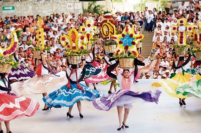 Aprecian en Oaxaca Guelaguetza más de 25 mil personas