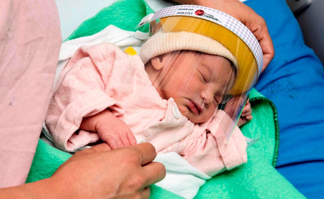 Bebés con máscaras para prevenir el contagio de coronavirus en Costa Rica  (Fotos:AFP)