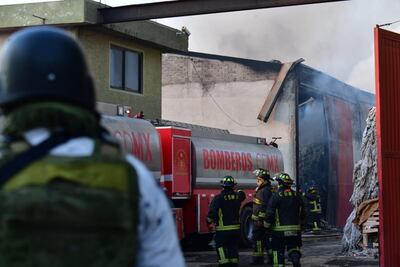 Se registra incendio en fábrica de borra durante la madrugada en Ampliación Santa Catarina
