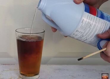 ¿Qué pasa si mezclas blanqueador y refresco?